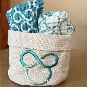 Disney Canvas Holder with 4 Dishcloths- EC never used